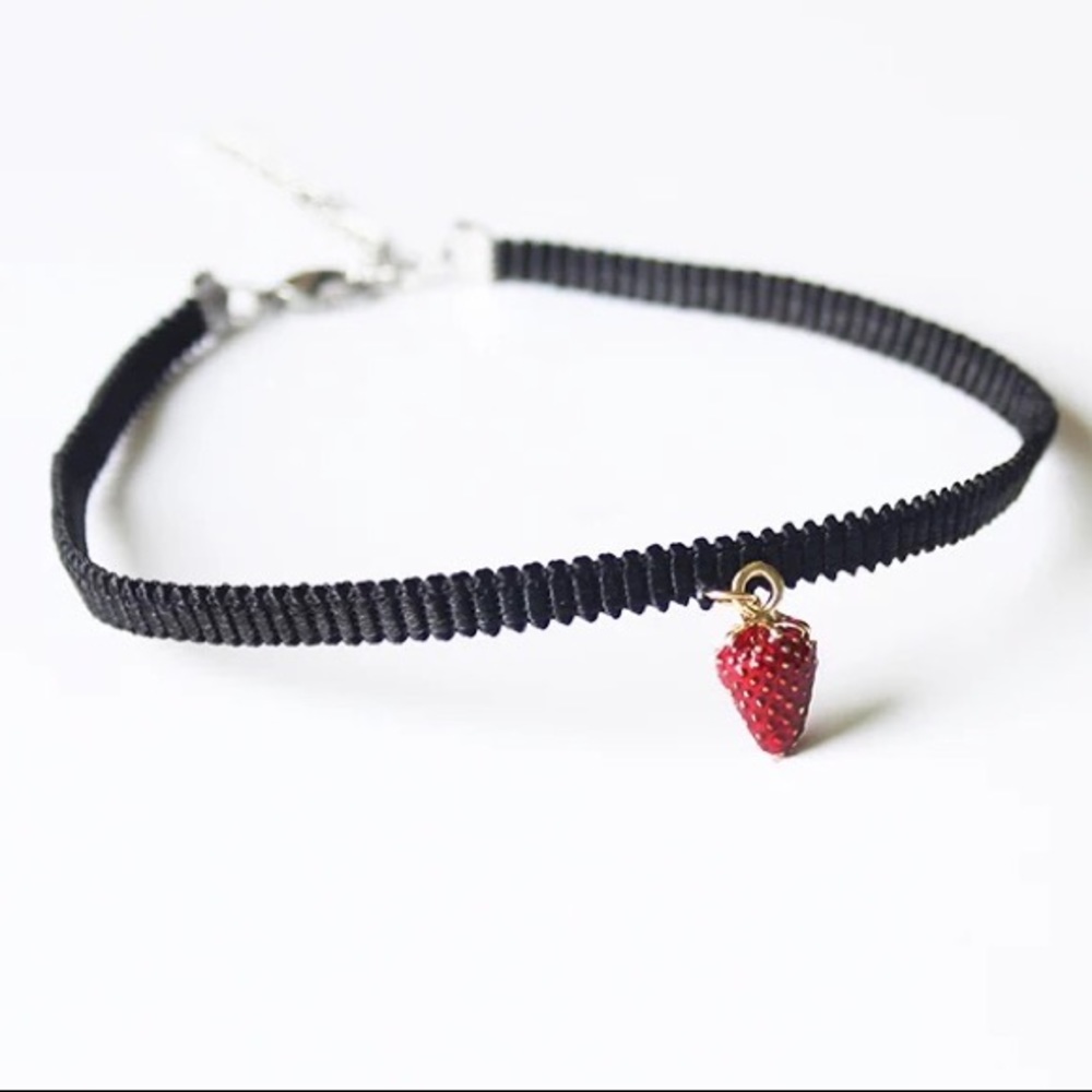 Choker with strawberry pendant